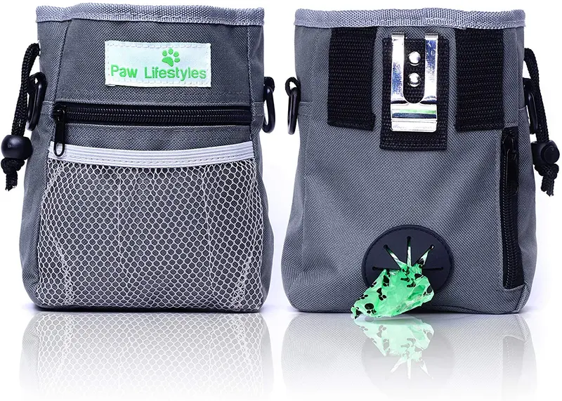 Bolso para pasear con tu mascota con dispensador de bolsas para recoger sus cacas, espacio para sus golosinas y tus llaves y móvil, lo puedes llevar de 3 maneras diferentes, color gris