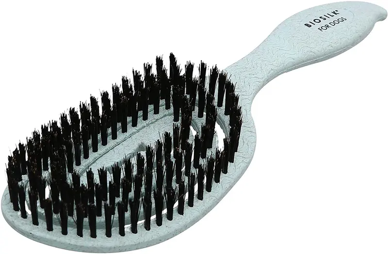 Cepillo de cerdas BioSilk ecológico en color verde menta, mango ergonómico fácil de sujetar
