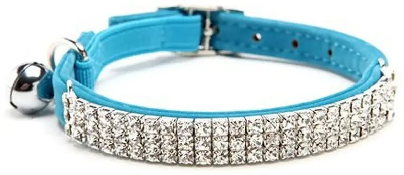Collar ajustable seguro para gatos CHUKCHI de terciopelo suave Adorno ostentoso de diamante con campanas de 11 pulgadas para perros pequeños y gatos