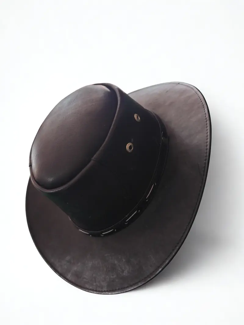 Sombrero negro en cuero