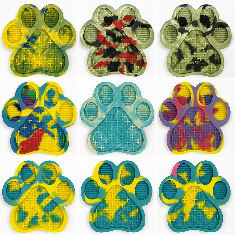 Tapete en forma de huella para mascotas x 1 und (Colores surtidos)